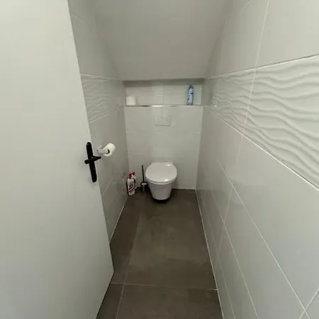 Avec Piscine, Climatisation Et Independant Valergues