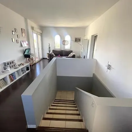 Avec Piscine, Climatisation Et Independant