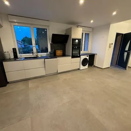 Avec Piscine, Climatisation Et Independant Villa Valergues