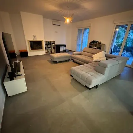 Avec Piscine, Climatisation Et Independant Valergues