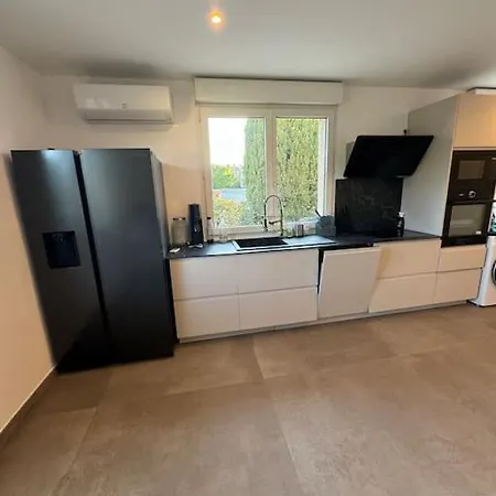 Avec Piscine, Climatisation Et Independant Villa *