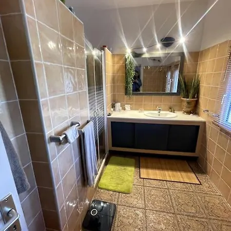 Avec Piscine, Climatisation Et Independant Valergues