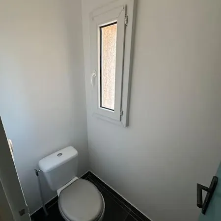 Avec Piscine, Climatisation Et Independant Valergues