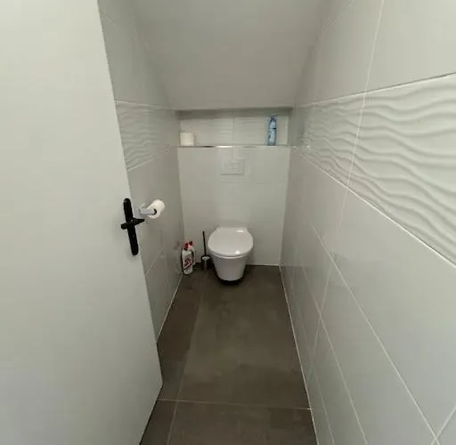 Avec Piscine, Climatisation Et Independant Valergues