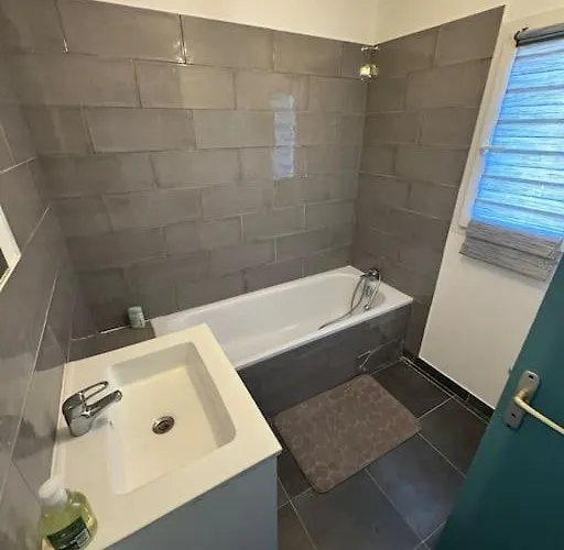 Avec Piscine, Climatisation Et Independant * Valergues