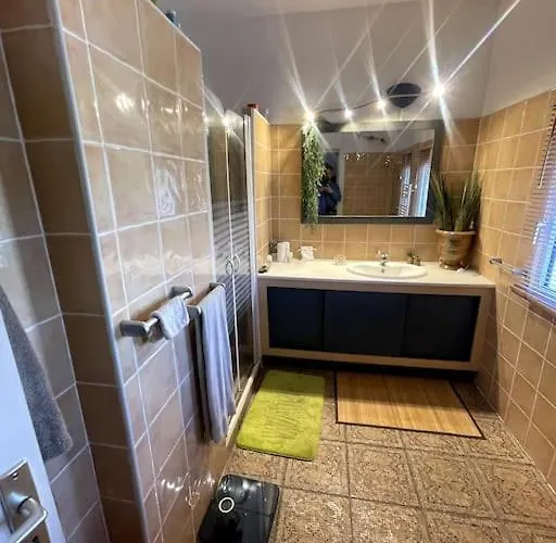 Avec Piscine, Climatisation Et Independant Valergues