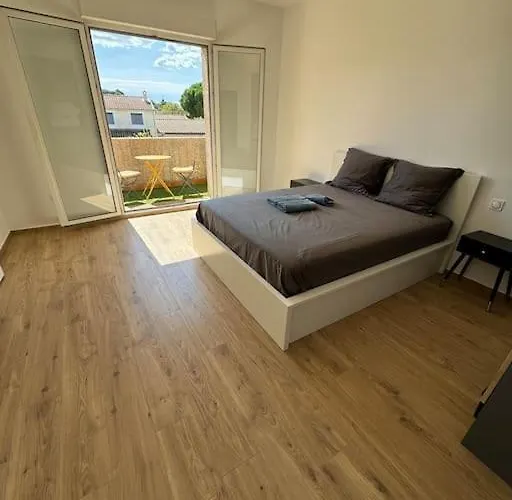 Avec Piscine, Climatisation Et Independant * Valergues