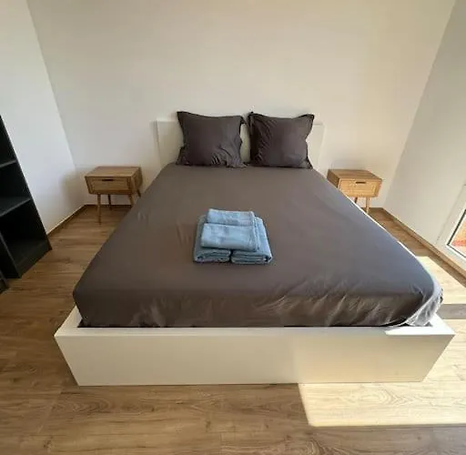 Avec Piscine, Climatisation Et Independant *