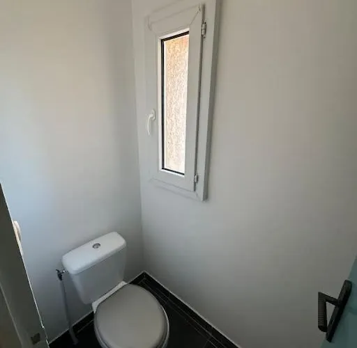 Avec Piscine, Climatisation Et Independant Valergues