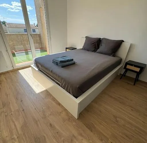 Avec Piscine, Climatisation Et Independant * Valergues